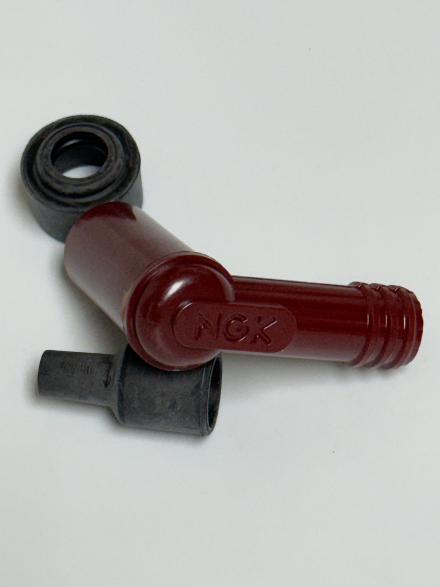 NGK LB05E Red - 5kohm Sparkplug Cap