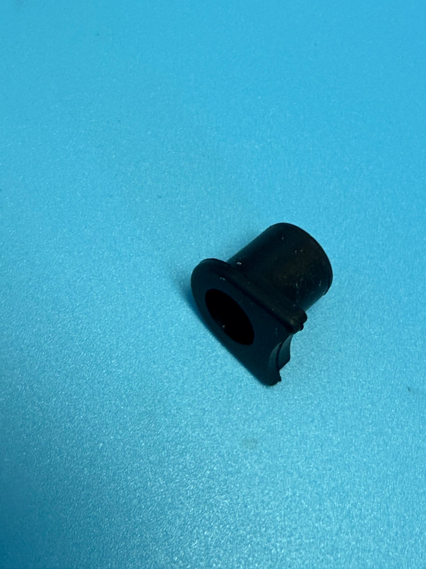 Rubber grommet for dimmer switch, R25/2 - R69S BMW 61 31 8 070 198