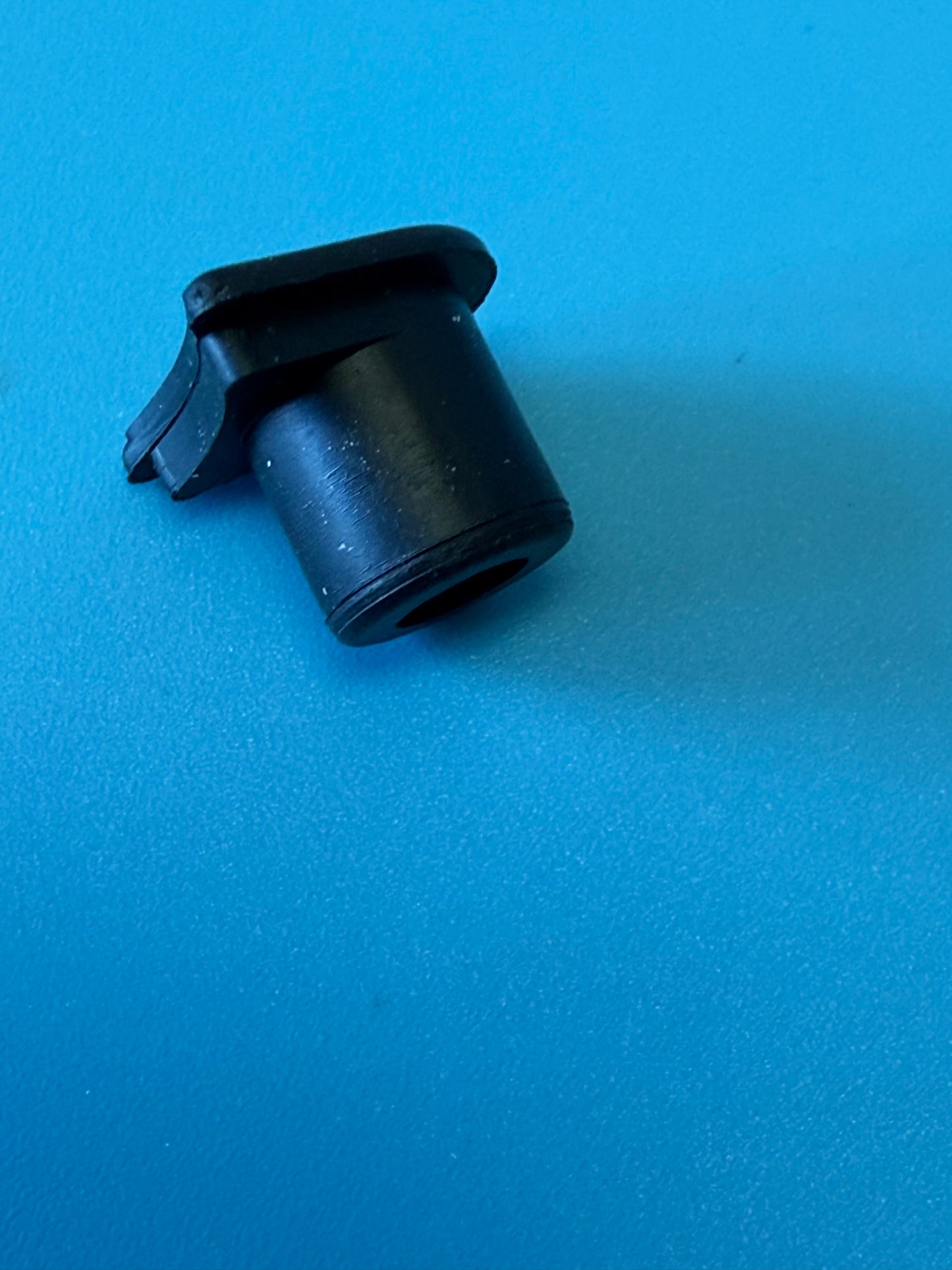 Rubber grommet for dimmer switch, R25/2 - R69S BMW 61 31 8 070 198